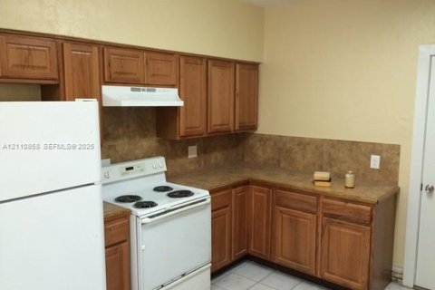 Commercial property in Miami, Florida 306.21 sq.m. № 2433830 - photo 9
