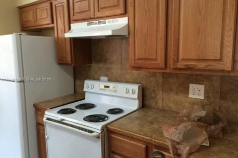 Commercial property in Miami, Florida 306.21 sq.m. № 2433830 - photo 8
