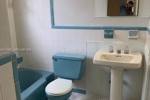 Commercial property in Miami, Florida 306.21 sq.m. № 2433830 - photo 4