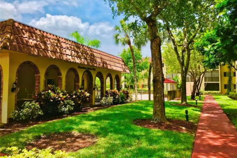 Copropriété à vendre à Pompano Beach, Floride: 1 chambre, 62.99 m2 № 1031790 - photo 1