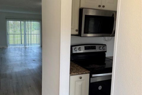 Снять в аренду кондоминиум в Лодерхилл, Флорида 2 спальни, № 2058799 - фото 11