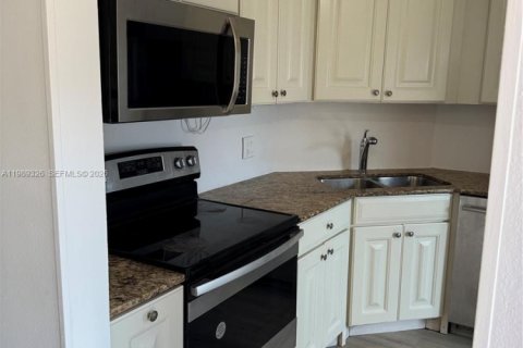 Снять в аренду кондоминиум в Лодерхилл, Флорида 2 спальни, № 2058799 - фото 21