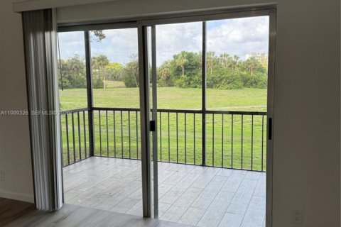 Снять в аренду кондоминиум в Лодерхилл, Флорида 2 спальни, № 2058799 - фото 14