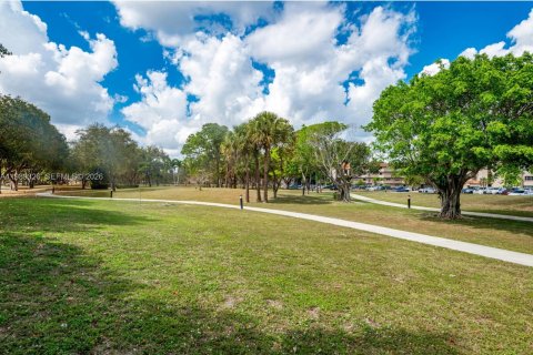 Снять в аренду кондоминиум в Лодерхилл, Флорида 2 спальни, № 2058799 - фото 6