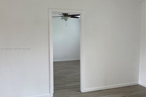 Снять в аренду кондоминиум в Лодерхилл, Флорида 2 спальни, № 2058799 - фото 15