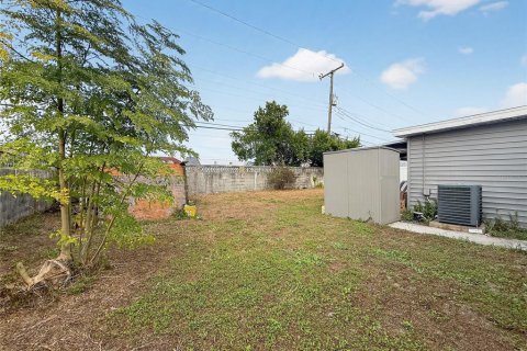 House in Tampa, Florida 3 bedrooms, 127.28 sq.m. № 1910095 - photo 24