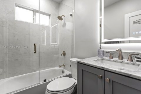 Снять в аренду виллу или дом в Майами-Спрингс, Флорида 3 спальни, 91.04м2, № 2024633 - фото 12