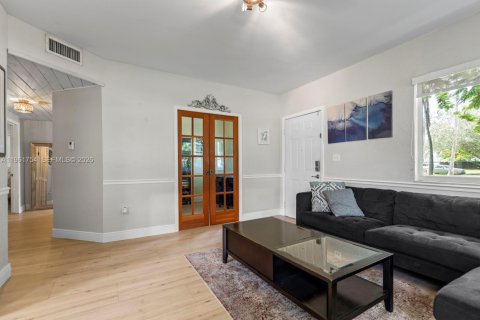 Снять в аренду виллу или дом в Майами-Спрингс, Флорида 3 спальни, 91.04м2, № 2024633 - фото 9