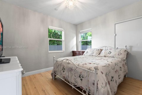 Снять в аренду виллу или дом в Майами-Спрингс, Флорида 3 спальни, 91.04м2, № 2024633 - фото 14