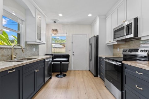 Снять в аренду виллу или дом в Майами-Спрингс, Флорида 3 спальни, 91.04м2, № 2024633 - фото 6