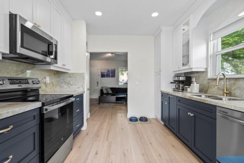 Снять в аренду виллу или дом в Майами-Спрингс, Флорида 3 спальни, 91.04м2, № 2024633 - фото 7