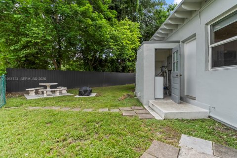 Снять в аренду виллу или дом в Майами-Спрингс, Флорида 3 спальни, 91.04м2, № 2024633 - фото 17