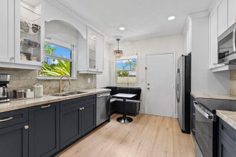 Снять в аренду виллу или дом в Майами-Спрингс, Флорида 3 спальни, 91.04м2, № 2024633 - фото 5