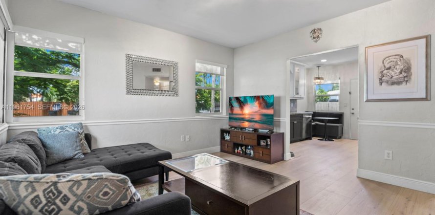 Дом в Майами-Спрингс, Флорида 3 спальни, 91.04м2 № 2024633