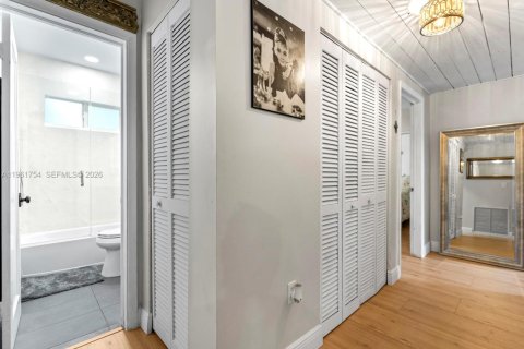 Снять в аренду виллу или дом в Майами-Спрингс, Флорида 3 спальни, 91.04м2, № 2024633 - фото 11