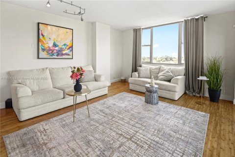 Condo in Hollywood, Florida, 2 bedrooms  № 1716074 - photo 2