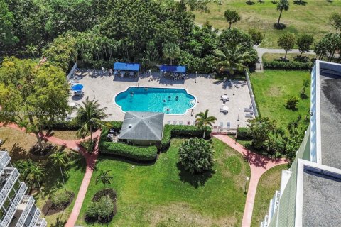 Condo in Hollywood, Florida, 2 bedrooms  № 1716074 - photo 22