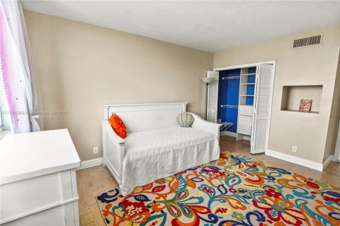 Condo in Hollywood, Florida, 2 bedrooms  № 1716074 - photo 8