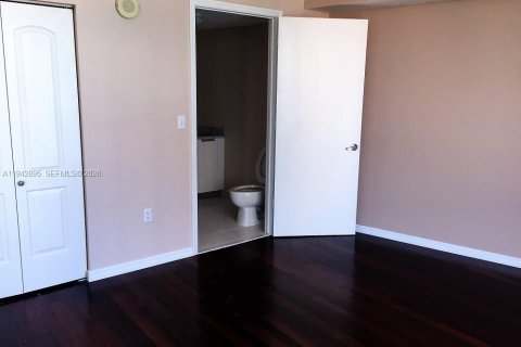 Copropriété à louer à North Bay Village, Floride: 2 chambres, 118.36 m2 № 1999224 - photo 4