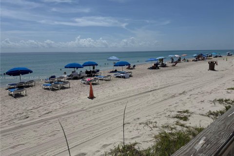 Condominio en venta en Sunny Isles Beach, Florida, 39.02 m2 № 1922523 - foto 3
