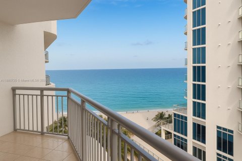 Condominio en alquiler en Sunny Isles Beach, Florida, 1 dormitorio, 91.97 m2 № 1929180 - foto 2