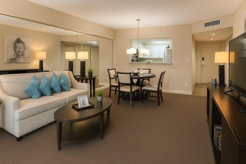 Condominio en alquiler en Sunny Isles Beach, Florida, 1 dormitorio, 91.97 m2 № 1929180 - foto 3