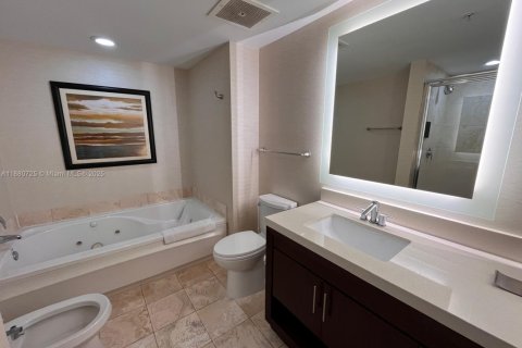 Condominio en alquiler en Sunny Isles Beach, Florida, 1 dormitorio, 91.97 m2 № 1929180 - foto 6