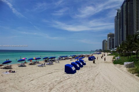Condominio en alquiler en Sunny Isles Beach, Florida, 1 dormitorio, 91.97 m2 № 1929180 - foto 8