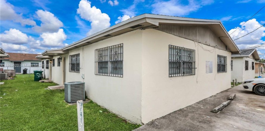 Propiedad comercial en Florida City, Florida 195.09 m2 № 1891499