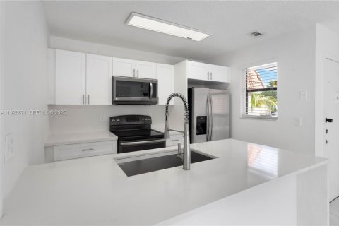 Condo à Hialeah, Floride, 3 chambres № 2080435