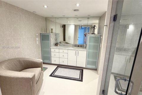 Copropriété à louer à Aventura, Floride: 3 chambres, 237.83 m2 № 2414557 - photo 6