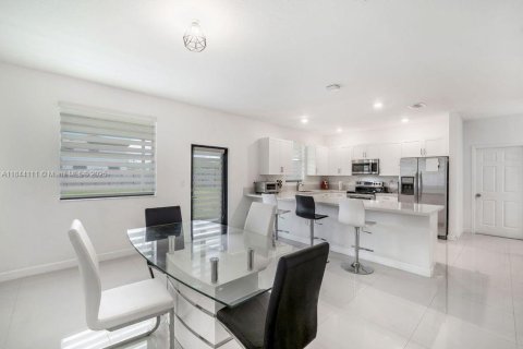 Купить виллу или дом в Майами, Флорида 5 спален, 294.5м2, № 2038065 - фото 6