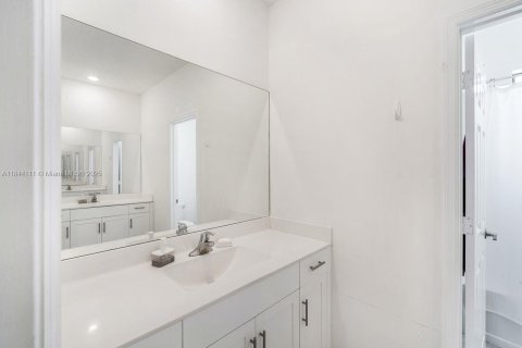 Купить виллу или дом в Майами, Флорида 5 спален, 294.5м2, № 2038065 - фото 18