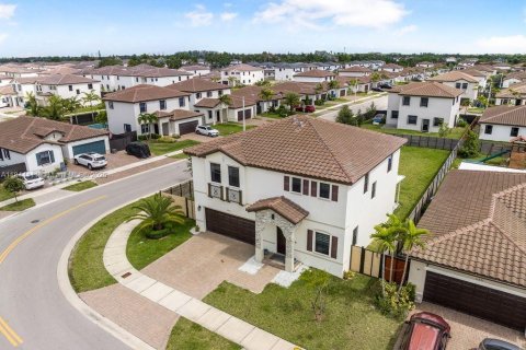 Дом в Майами, Флорида 5 спален, 294.5м2 № 2038065