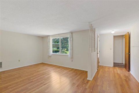House in Hudson, Florida 3 bedrooms, 193.14 sq.m. № 2430328 - photo 11