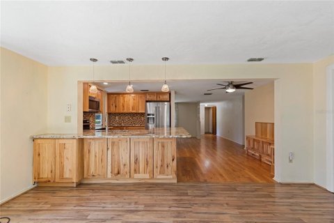 House in Hudson, Florida 3 bedrooms, 193.14 sq.m. № 2430328 - photo 9