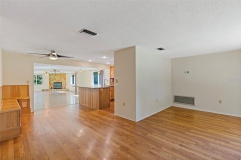 House in Hudson, Florida 3 bedrooms, 193.14 sq.m. № 2430328 - photo 13