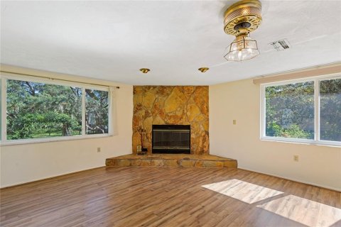 House in Hudson, Florida 3 bedrooms, 193.14 sq.m. № 2430328 - photo 15