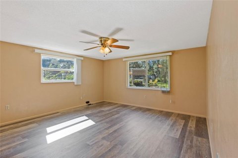 House in Hudson, Florida 3 bedrooms, 193.14 sq.m. № 2430328 - photo 26