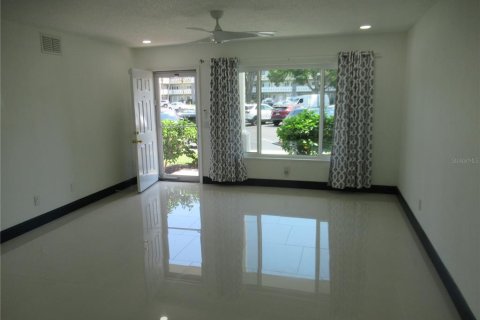 Copropriété à louer à Clearwater, Floride: 2 chambres, 130.06 m2 № 2109629 - photo 8