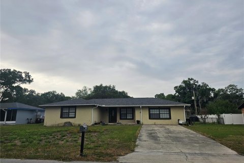 House in Lakeland, Florida 5 bedrooms, 197.79 sq.m. № 2102991