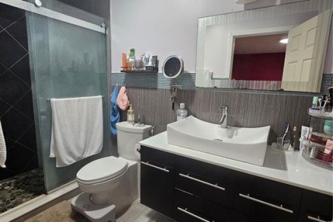 Casa en venta en Lakeland, Florida, 5 dormitorios, 197.79 m2 № 2102991 - foto 13