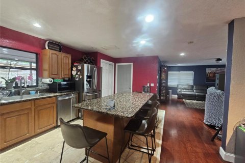 Casa en venta en Lakeland, Florida, 5 dormitorios, 197.79 m2 № 2102991 - foto 6