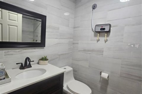 Casa en venta en Lakeland, Florida, 5 dormitorios, 197.79 m2 № 2102991 - foto 23