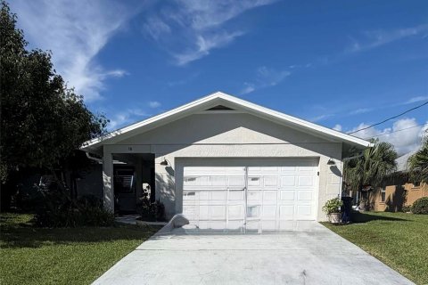 Villa ou maison à Palm Coast, Floride 3 chambres, 160.91 m2 № 2388615