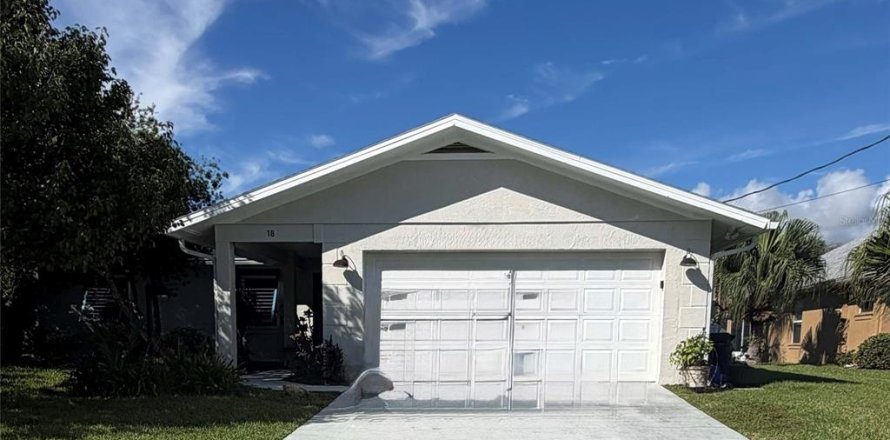 Villa ou maison à Palm Coast, Floride 3 chambres, 160.91 m2 № 2388615