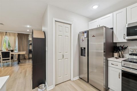 House in Tampa, Florida 4 bedrooms, 212.28 sq.m. № 2108740 - photo 25