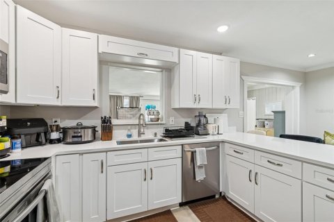 House in Tampa, Florida 4 bedrooms, 212.28 sq.m. № 2108740 - photo 22