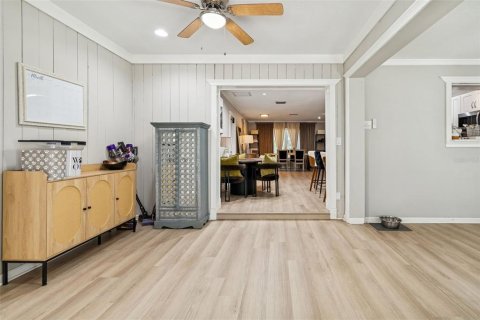 House in Tampa, Florida 4 bedrooms, 212.28 sq.m. № 2108740 - photo 29