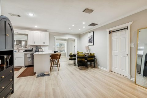 House in Tampa, Florida 4 bedrooms, 212.28 sq.m. № 2108740 - photo 12